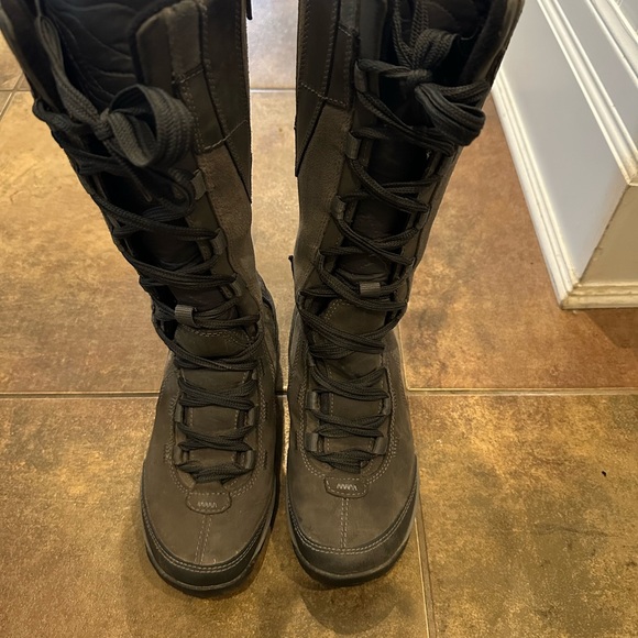 Merrell Black Lace-Up Boots - Picture 3 of 4